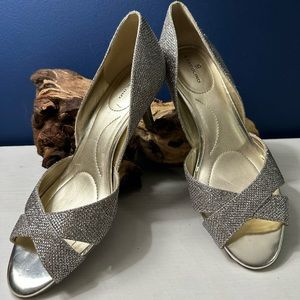Bandolino sparkly open toe heels. Size 7